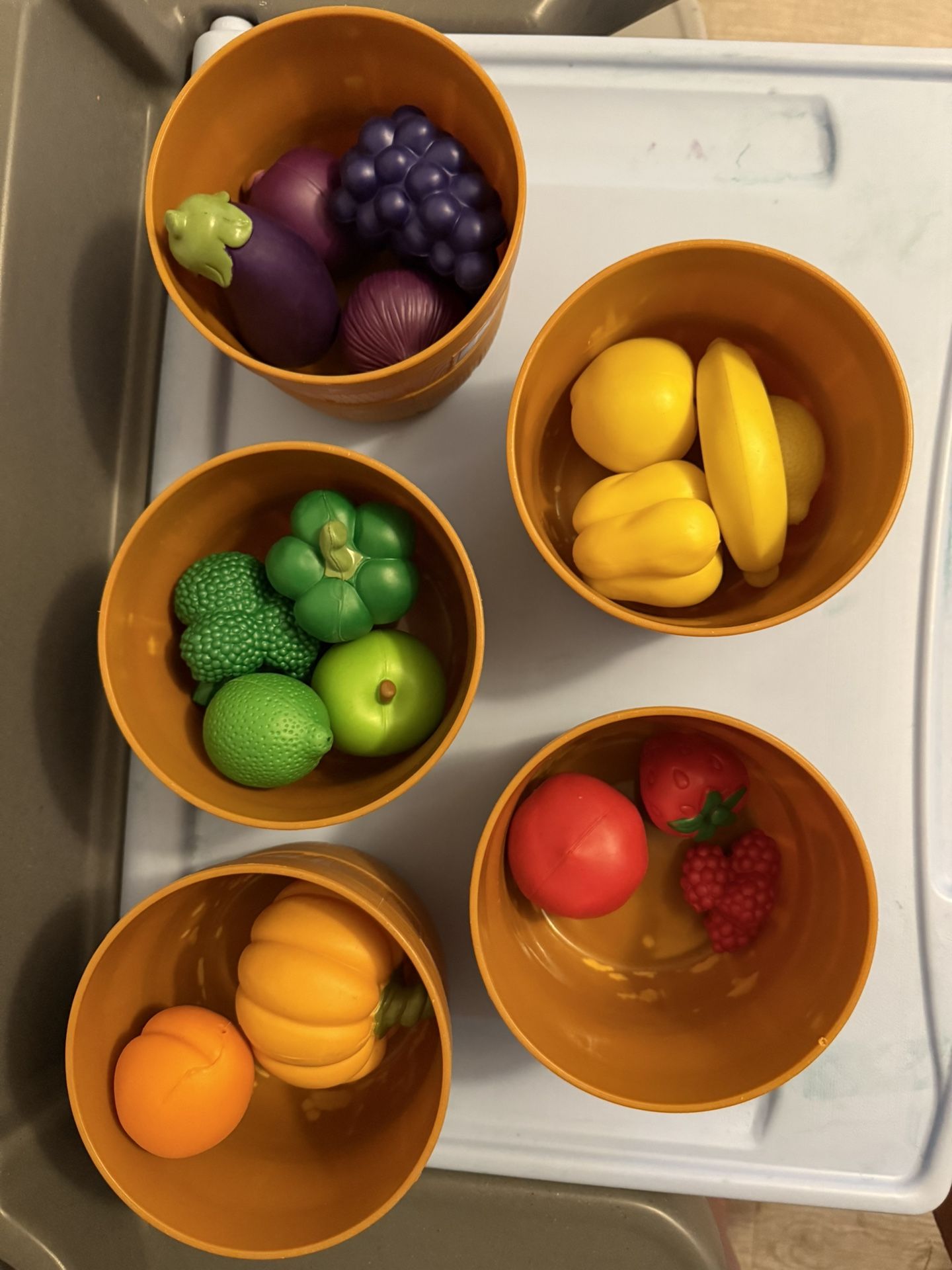 Play Food/ Assorting