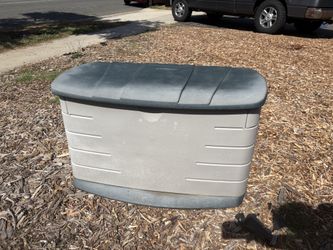 Rubbermaid Deck Box
