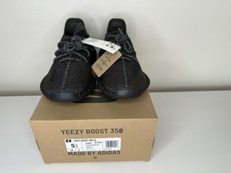 YEEZY 350 V2 BLACK REFLECTIVE DS NEW SIZE 5.5