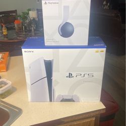 PlayStation 5 Slim Disk Edition With Pulse 3D Wireless Headset