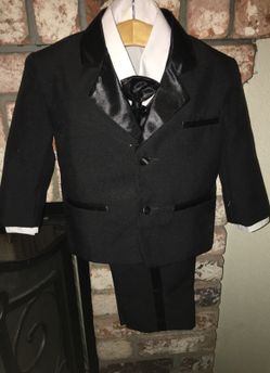 Boys tux size 2T
