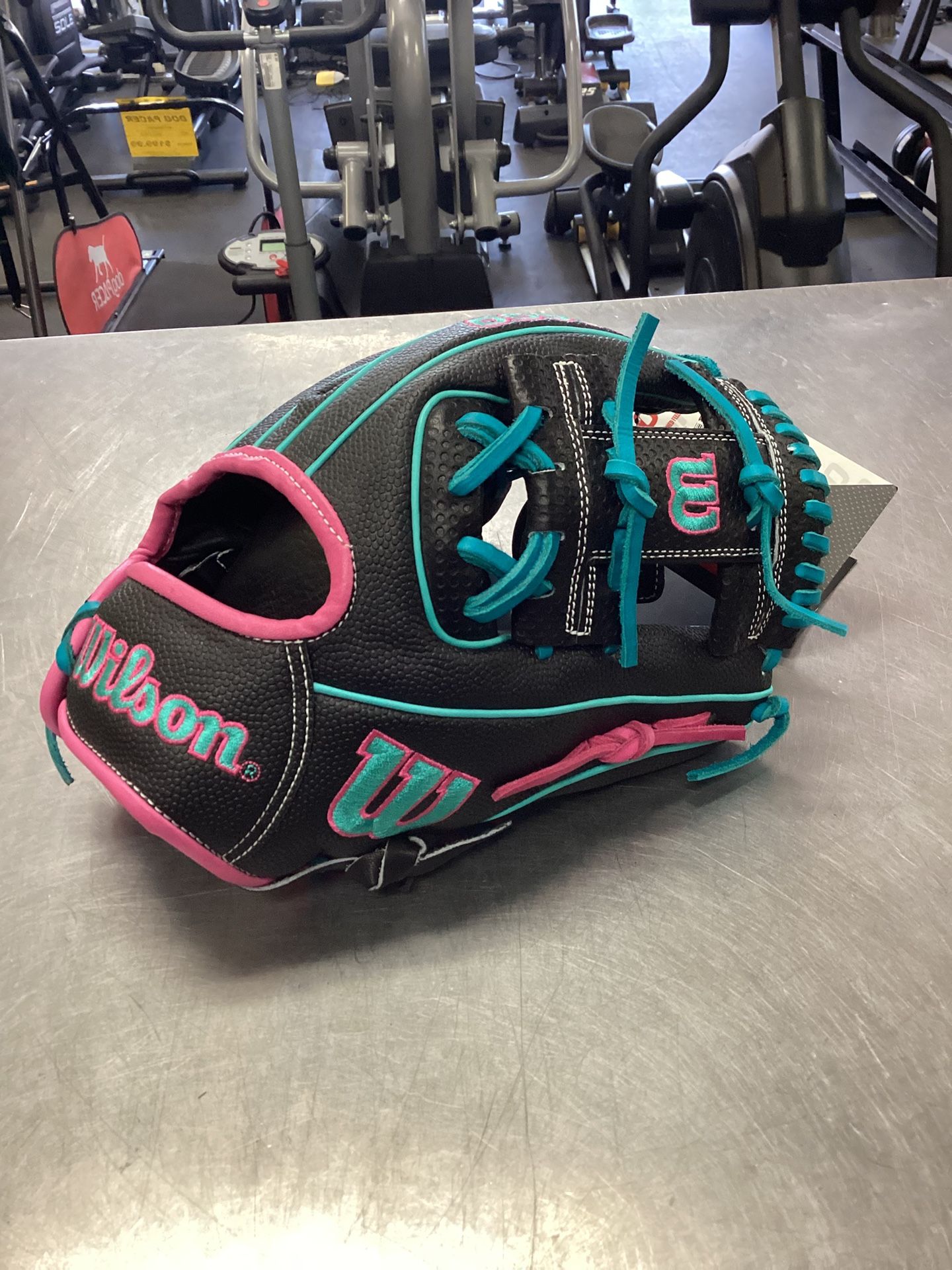 Brand New Wilson 2025 Spring A2000 SC86 11.5” Infield Baseball Glove RHT