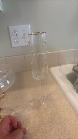 9 Champagne flutes