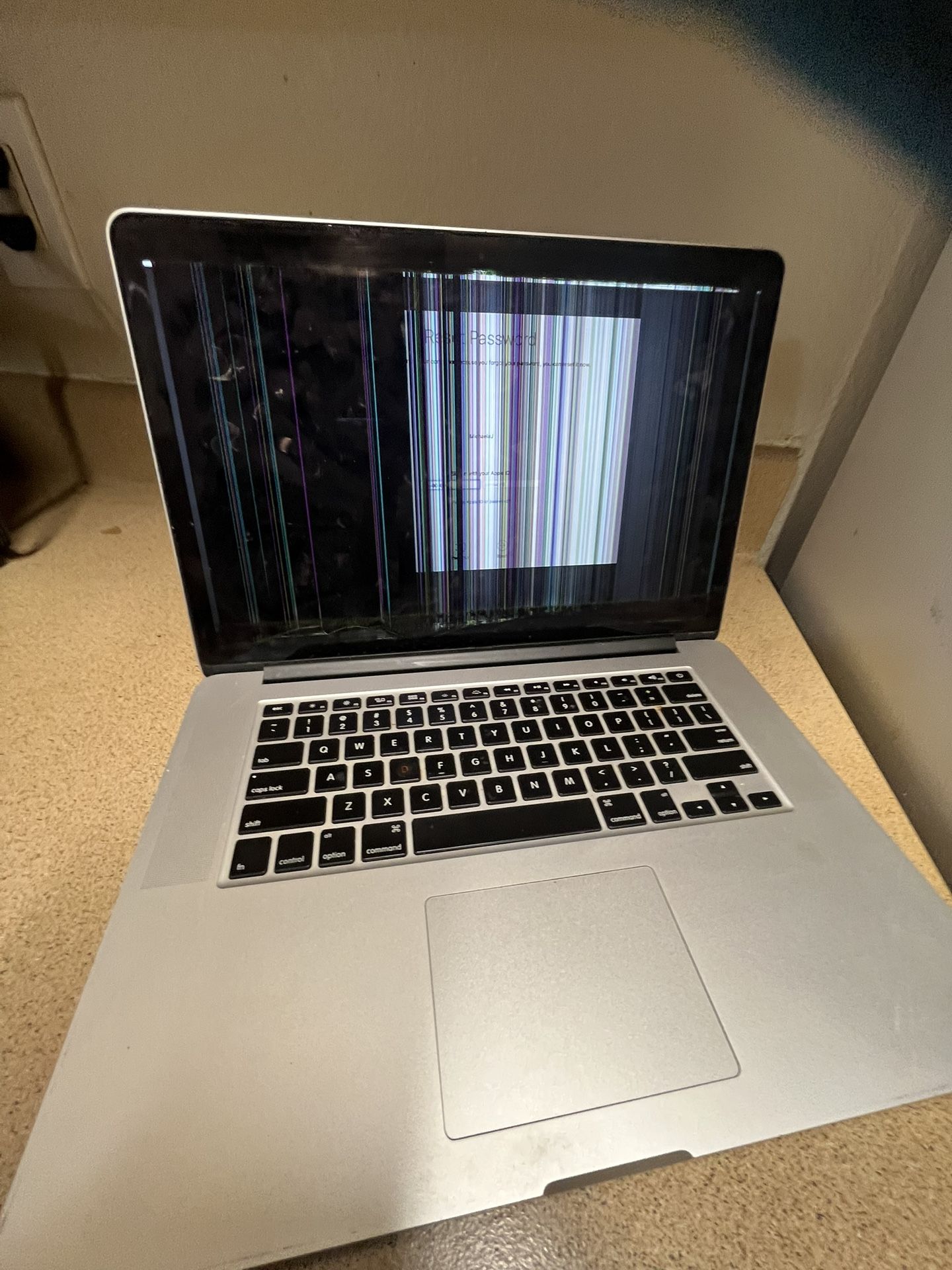 Apple MACBOOK LAPTOP With CHARGER