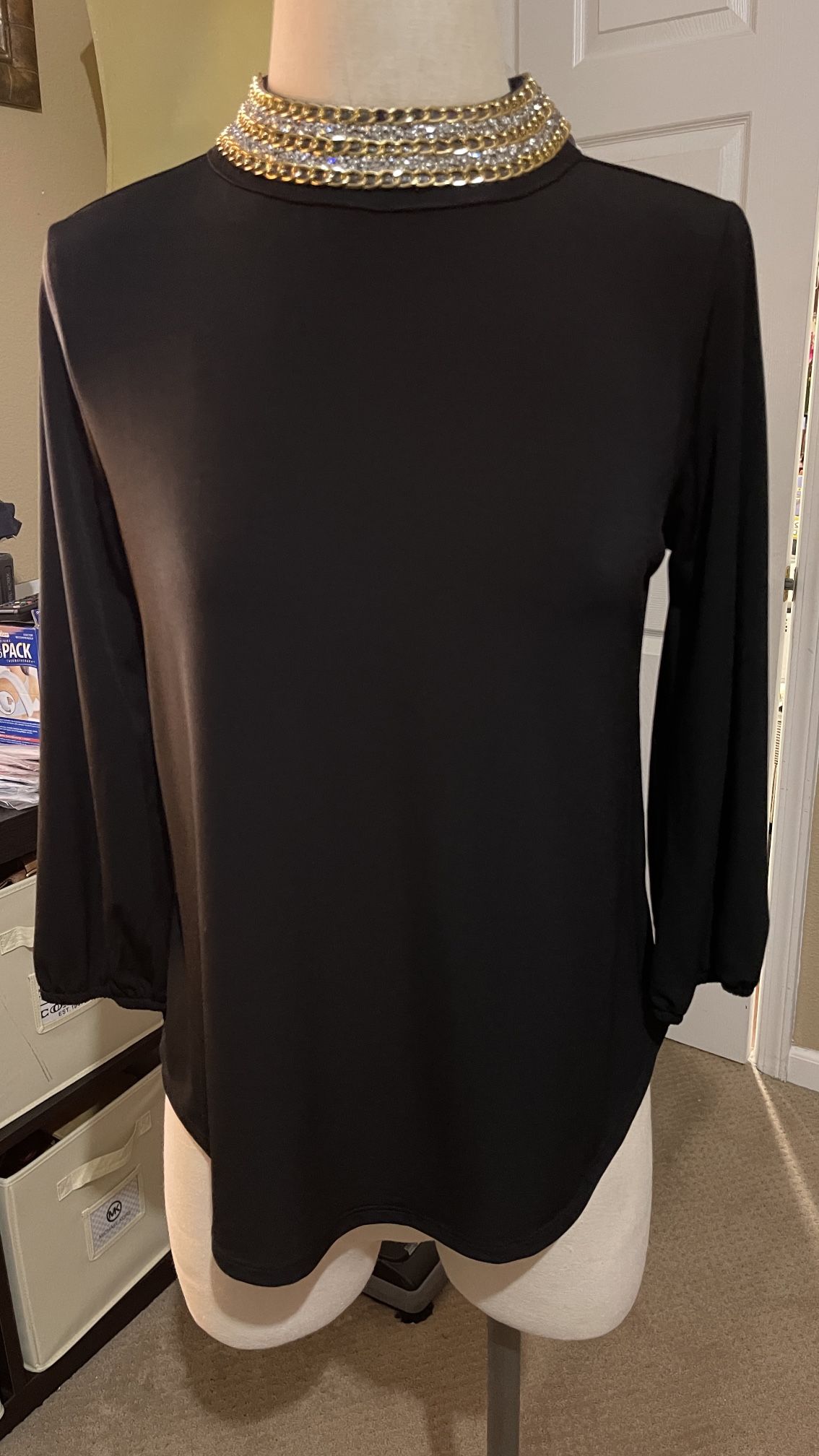 black blouse with rope bling bling collar small