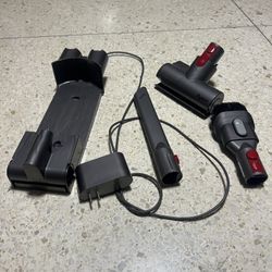 Dyson charger for V7, vacuum wall mount and accessories included