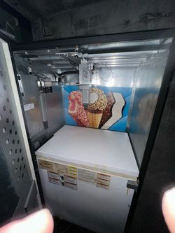 Ice Cream Claw Vending Machine
