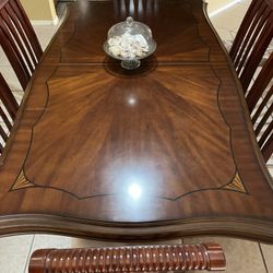 Dinning Room/ Kitchen Table And Chairs