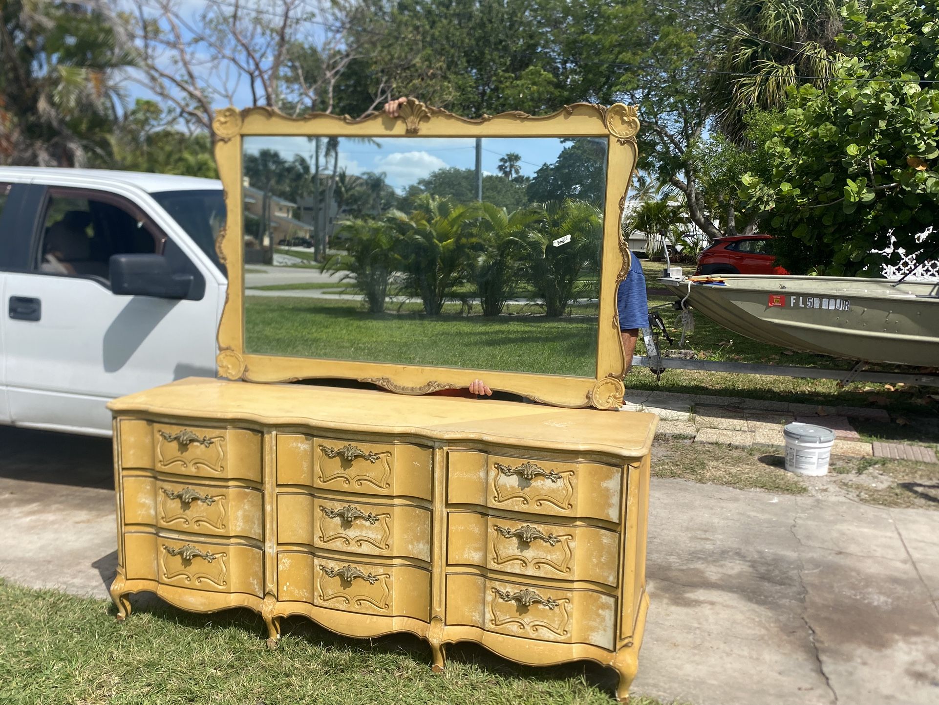 French Provincial With lg Mirror