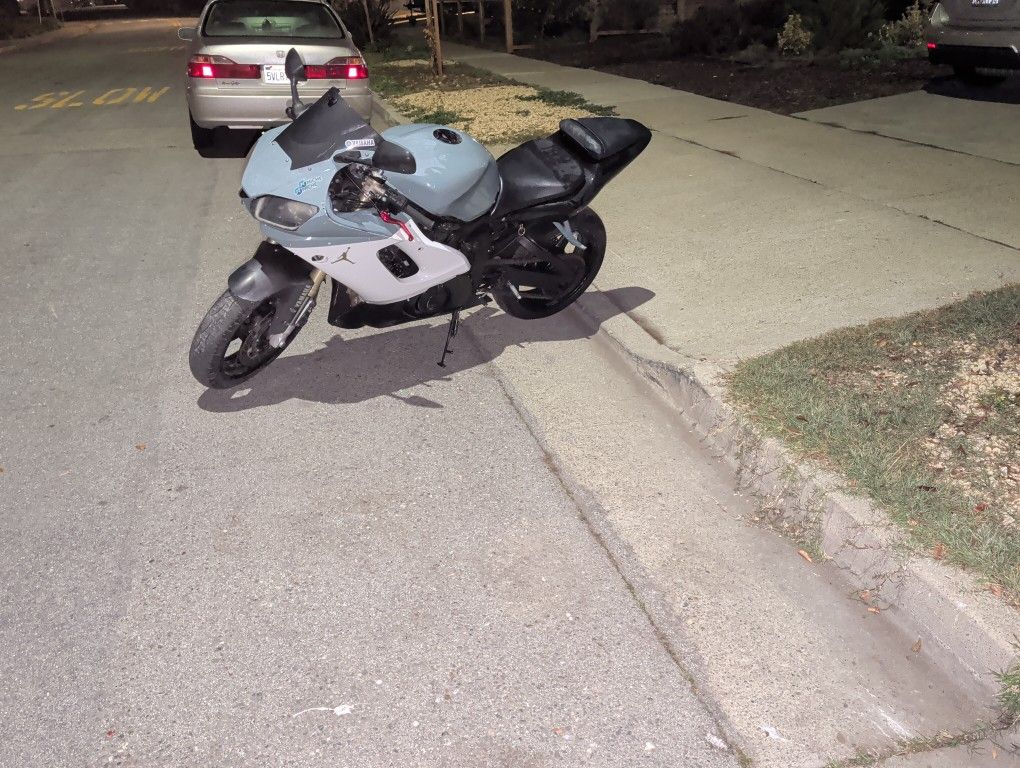 2001 R6