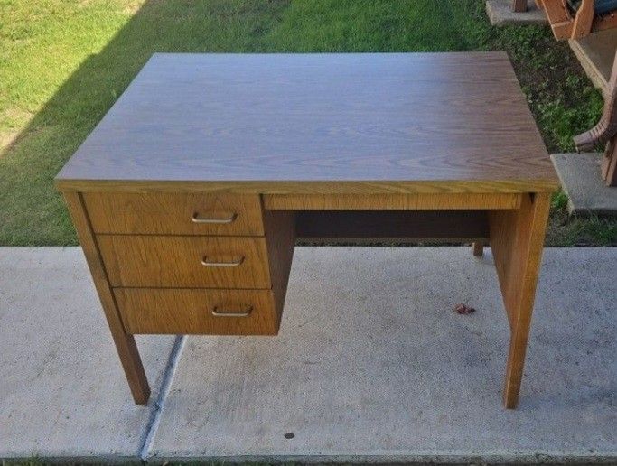 Nice 3 Drawer Student Desk