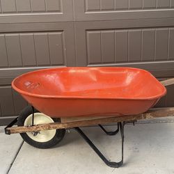 Garden Wheelbarrow/Carretilla de Jardín