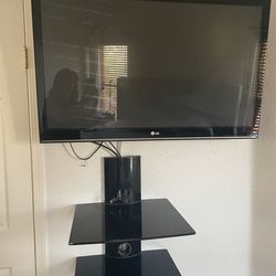 Lg tv 45” with wall mounted shelves