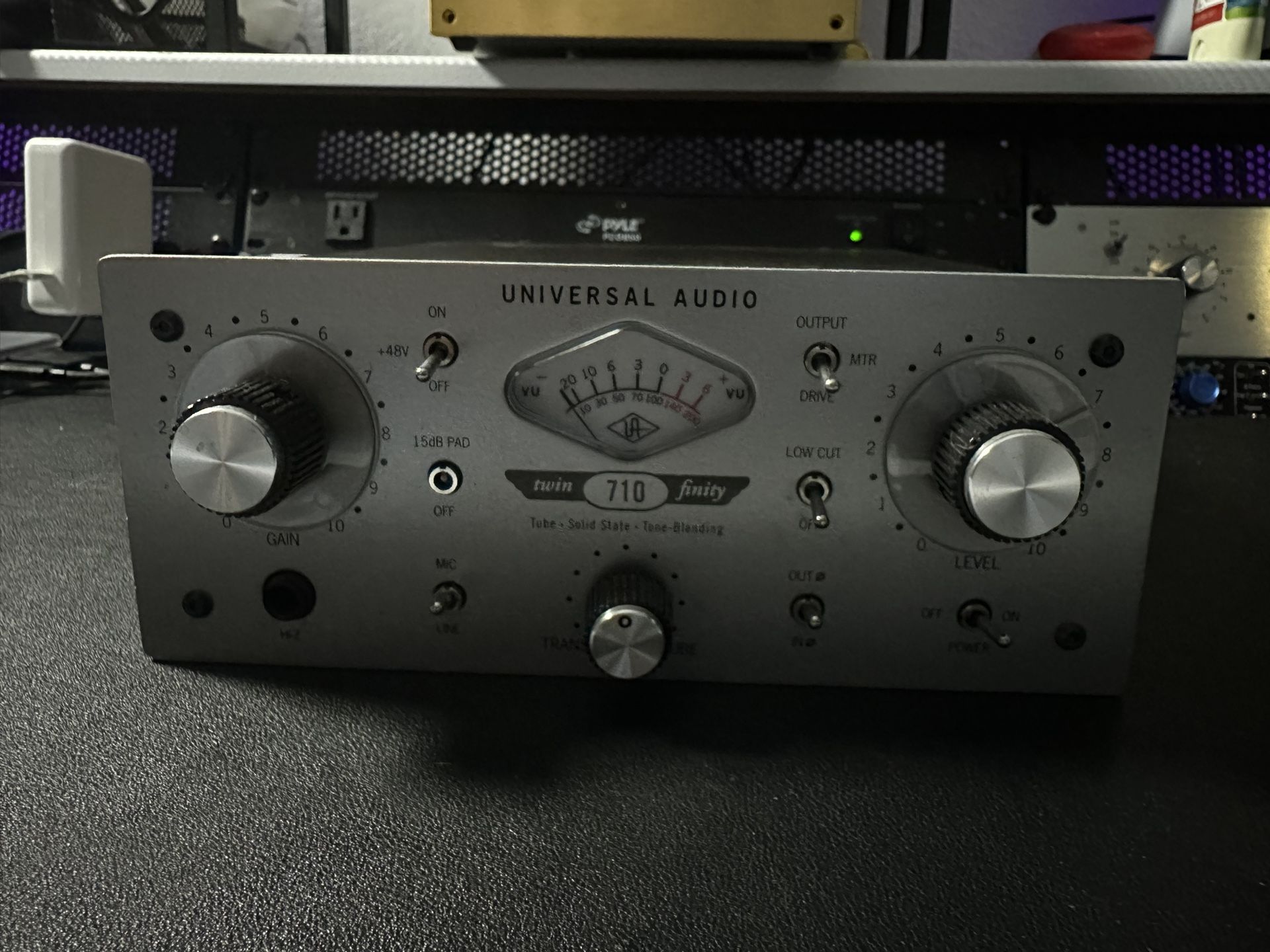 Universal Audio 710 Twin-Finity Mic Preamp