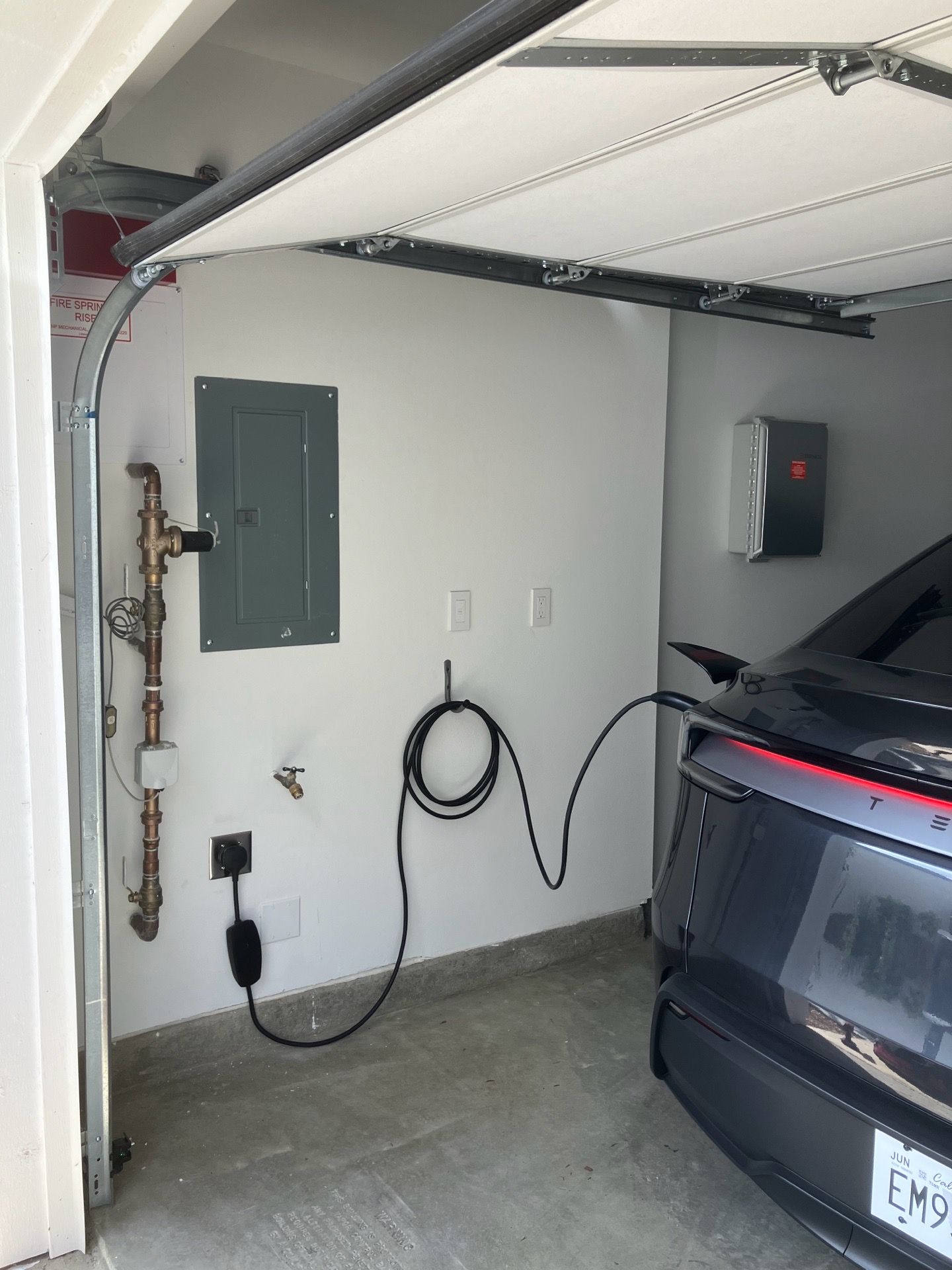 Tesla wall connector car Charger EV outlet nema 1450 level 2