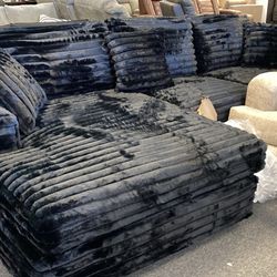 Amazing Black Panther Sectional Just Arrived Was $2898 Now $1350. Must sell Can Deliver Can Change Colors And Side 