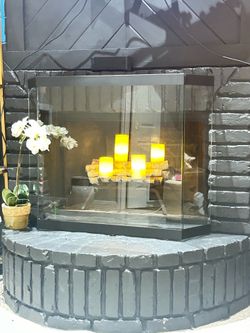Glass fireplace screen