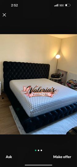 New king bed with mattress