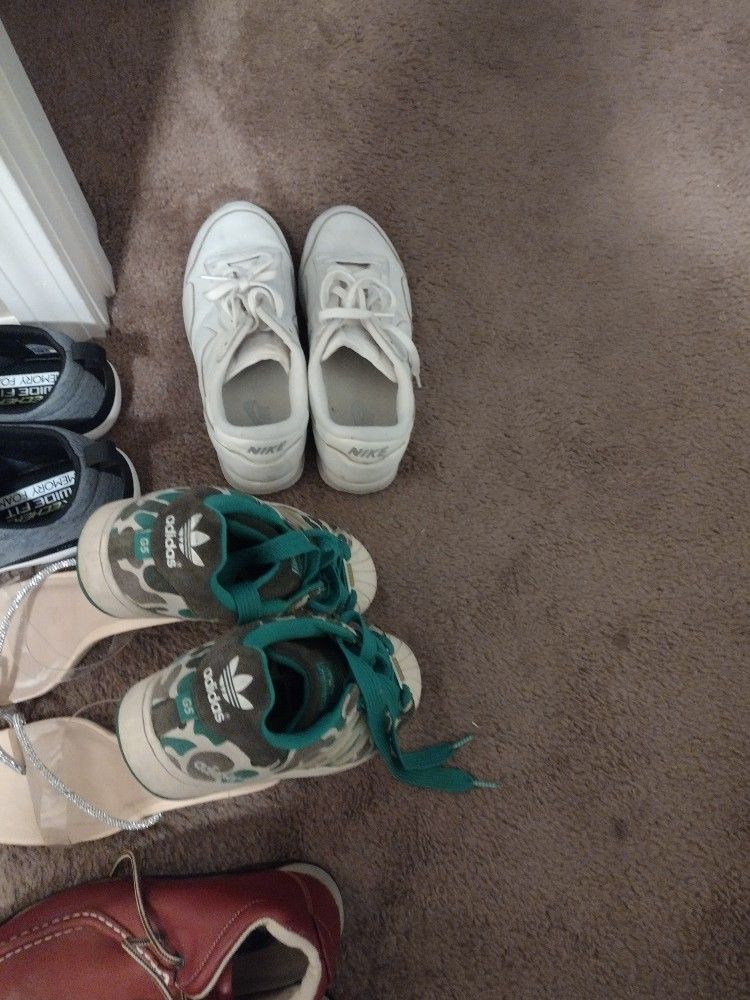 (24) Pairs Of Women's Shoes, Over (40) Clothing Items 