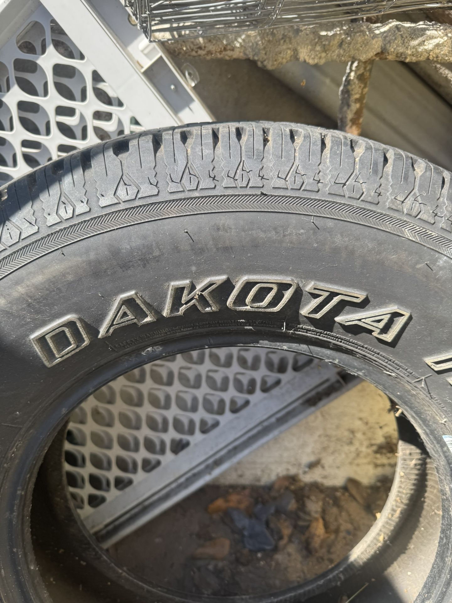 Like New Tire P245/15R/16
