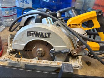 DEWALT 7-1/4 Lightweight circular saw