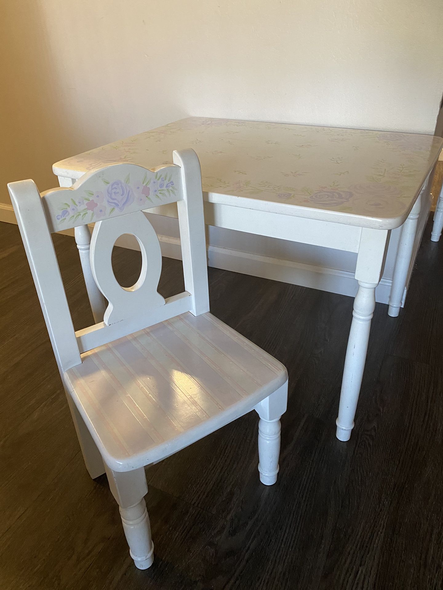 Little girls table and chairs