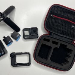 🚨🚨 GoPro Hero 8 🚨🚨 (Bundle)