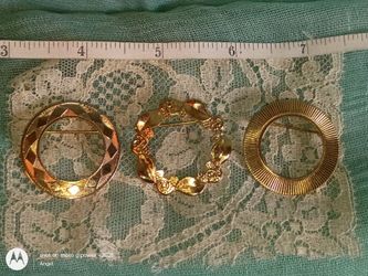 Vintage costume jewelry, gold ring pins set of 3