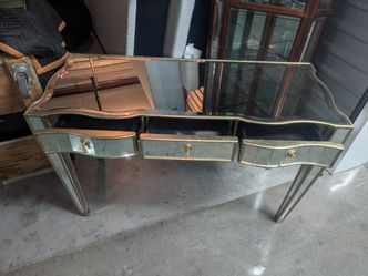 Nice Mirror Vanity Table
