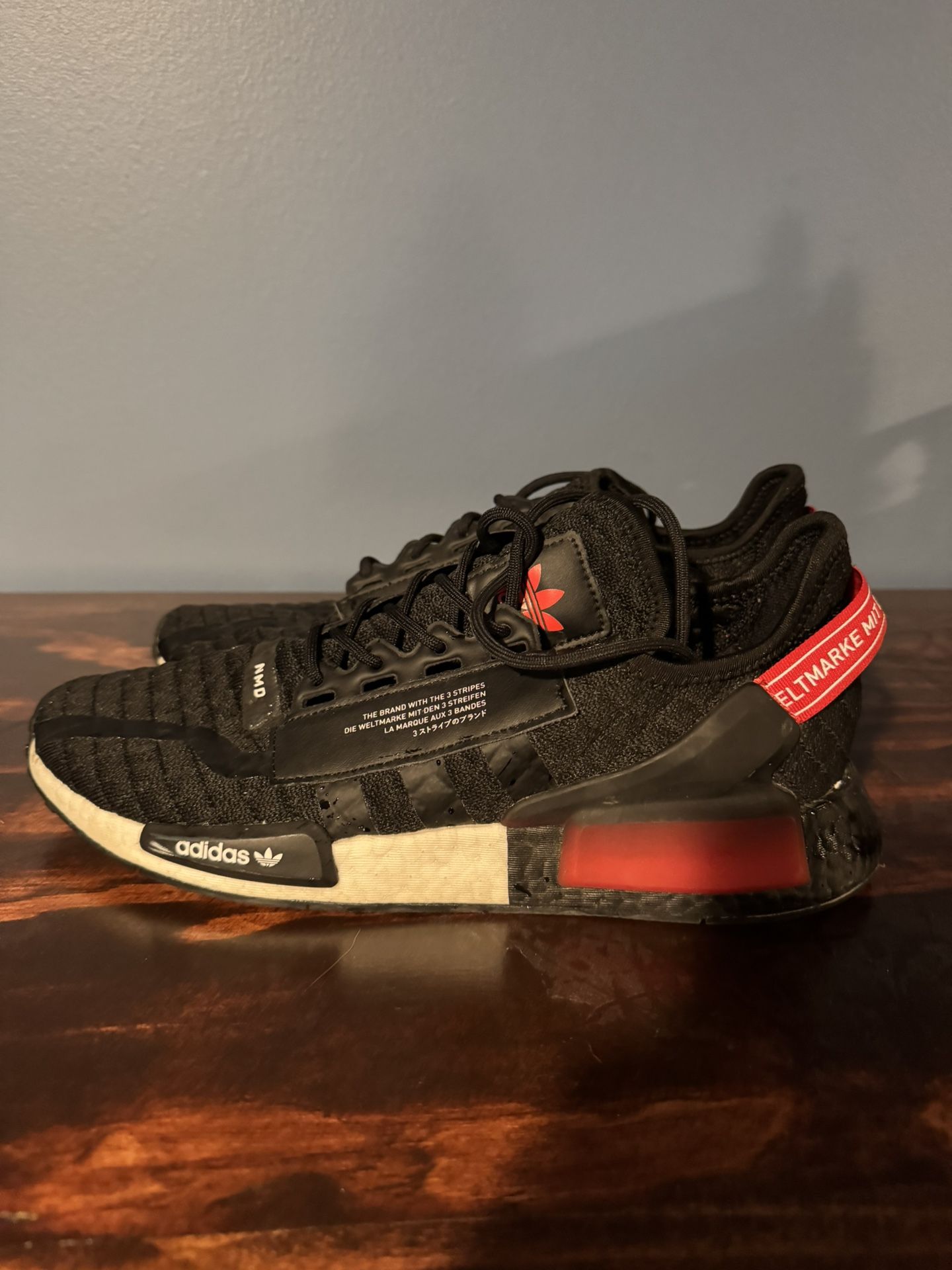 Adidas NMD R1 V2 Men’s Shoes Size 10 1/2