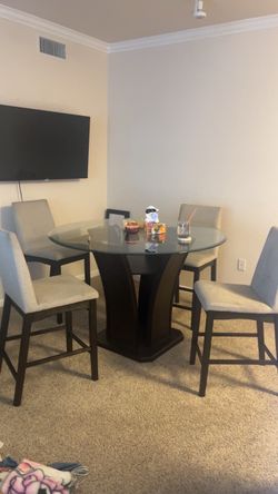 Dining room table