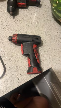 Snap on screw gun