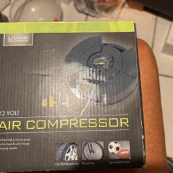 Living solutions 12 V air compressor like new