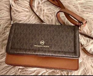 Woman. Crossbody /Wallet / Phone Holder Michael Kors