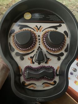 Wilton Halloween Non-Stick Skull Shaped Cake Pan, 9.5" x 12"