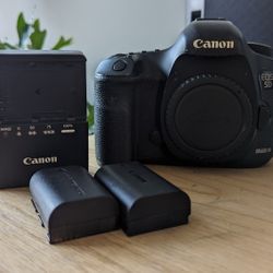 Canon 5D II + 2 Batteries