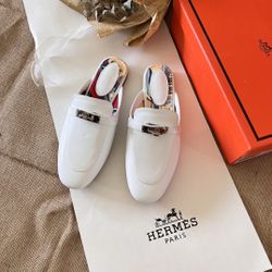 New Women's Slippers Available in Sizes