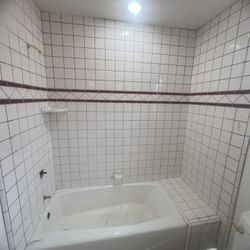 Reglazing tile bathtub