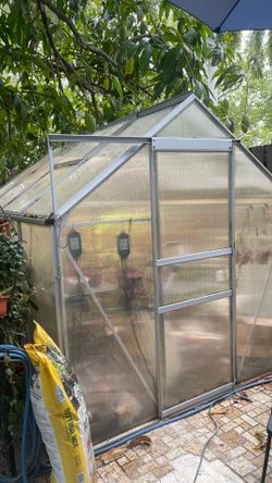 Greenhouse 6x8 $100 need to go asap now