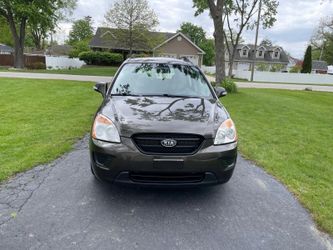 2010 KIA Rondo