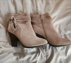 Women's suede ankle boots size 7.5