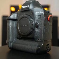 Canon EOS-1D X Mark II Professional DSLR
