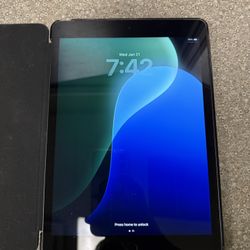iPad 8TH GEN (2020 MODEL ) 10.2” NO CRACKS 
