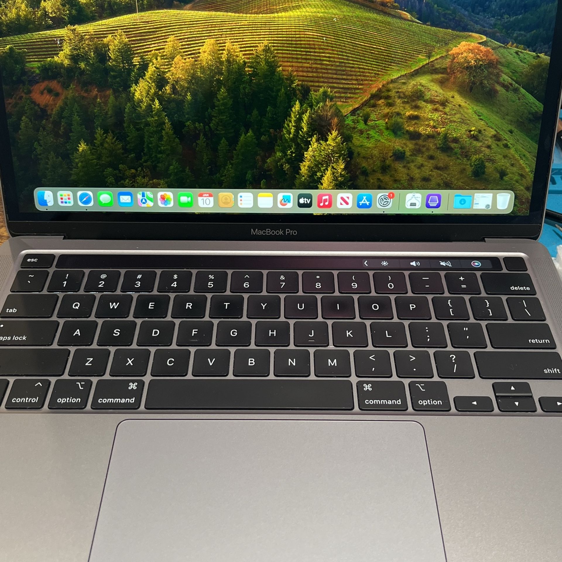 2020 MacBook Pro A2251 MacBook Pro Intel i5 Processor 1Tb HD 