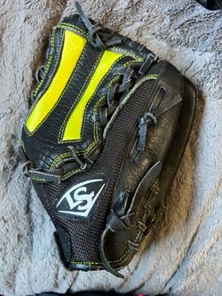 Louisville Slugger Zephyr Series Girls Fast Pitch Softball Glove