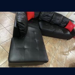 BLACK LEATHER SECTIONAL $200 NEED GONE BY WEDNESDAY