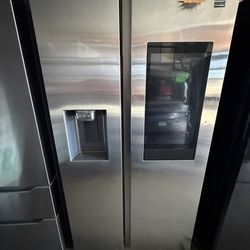 🔥 Samsung Family Hub Refrigerator – Stainless Steel – $790 🔥