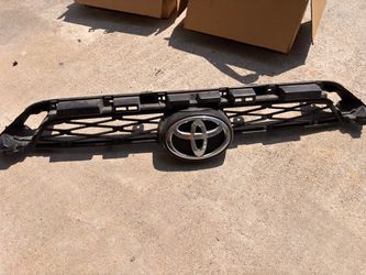2015 Toyota 4Runner grill