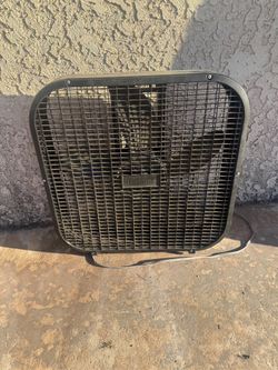 Box Fan for Bedroom black Holmes Portable 5 Blades Lightweight home good condition