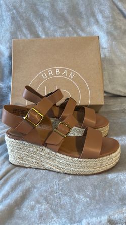 Woman’s wedges size 7